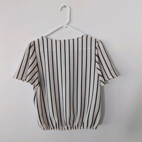 NWT The Outfit Cross Front Navy Striped Short Sleeve Top Size Medium - Picture 2 of 3